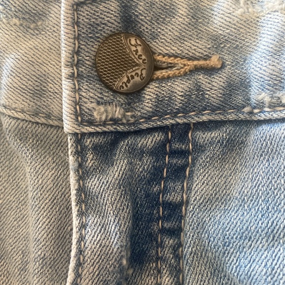 FREE PEOPLE FADED DISTRESSED JEANS - Picture 7 of 7
